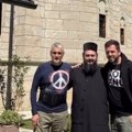 (Foto) Čeda Jovanović otišao u manastir: Nakon razvoda od Jelene pokazao kako provodi vreme: Od njega se ne odvaja jedna…