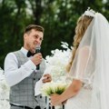 AI je ušla i u svet venčanja: Kakav govor i organizaciju je ČetGPT pripremio za svadbu Forbsa i Srbije