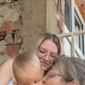 Mali Pavle boluje od strašne bolesti, sada je ostao i bez doma: Požar im progutao kuću i sve što su imali, pomozimo im