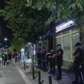 Protest u Kragujevcu: Građani ispred prostorija SNS-a, tu je i policija