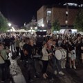 „Da pokažemo da nisu sami“: U Kragujevcu počeo protest podrške profesorima Druge gimnazije