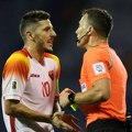 "Zašto im pomažeš? Njima daju sve": Posle bruke u komšiluku i istorijskom meču zagmreo iskusni napadač!