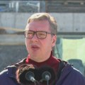 Vučić „povećao“ broj prisutnih na komemoraciji na 40.000: „Od toga je 12.000 napustilo skup posle odavanja pošte“