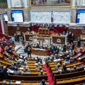 Pariz: Dve stranke podnele zahteve za glasanje o nepoverenju francuske vlade