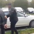 (Foto, video) Ovako su pali osumnjičeni za korupciju: Policija uhapsila dvojicu muškaraca zbog zloupotrebe službenog položaja…