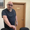 Dekan Patrik Drid na sednicama Senata u Novom Sadu na kojima „nepodobni profesori“ ostaju bez posla nosi naočare za snimanje…