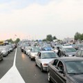 Колико се грађани Србије данас задржавају на границама?