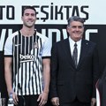 Vlahović zapalio derbi, a onda - šou predsednika! Ušao u svlačionicu, obećao novac, pa brodom nestao sa stadiona! (video)
