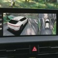 Kako automobil pravi 360°„pogled iz ptičje perspektive“ kada nema kamere iznad krova