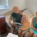 Dečaka (11) majka lancima vezala u dvorištu, otkrivena tužna priča: Oglasili se iz Centra za socijalni rad