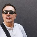 Keba se usnimio kako leži na travi, pući se i viče: „To Draganee“ VIDEO