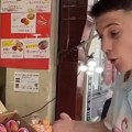 Platio je 12 jagoda: 5.000 dinara Srpski Jutjuber se snimao u kupovini, pa sve šokirao objavom: "plače mi novčanik"