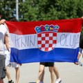 Hrvatska u transu: Masovna glorifikacija ustaštva pred Tompsonov koncert: Nose beretke i crninu, uzvikuju "Za dom spremni" i…