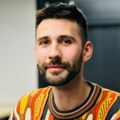 (Фото) Давид је један од малобројних мушкараца у Србији који се баве овим занатом: Због његовог талента Јапанци су стајали у…