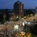 Protest u Novom Sadu: Blokirana raskrsnica Stražilovske i Bulevara cara Lazara, u blizini kampusa Univerziteta (foto)