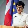 "Izbegavati nasilje prema predstavnicima vlasti, njihovim porodicama i napade na prostorije političkih stranaka" Marta Kos u…