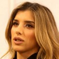 Klasično, zavodljivo i ultra moderno: Jovana Pajić u savršenom odelu, dezen je neizbežan ove jeseni FOTO