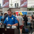 Američki aerodromi pred kolapsom: Redovi za bezbednosnu kontrolu dugi i do četiri sata zbog blokade