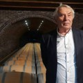 Između rezignacije i borbe, između potrebe za slobodom i života u diktaturi: Novi roman Milisava Savića „Čitajući Homera…