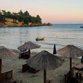 Ulcinj zabranio šetnju u kupaćem van plaža - kazne od 150 do 500 evra