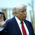 Tramp: Iran obavestio SAD da ne naplaćuje takse brodovima u Ormuskom moreuzu