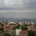 Dva krana pala pod naletom oluje: Mrežama kruže zastrašujući snimci sa Novog Beograda (VIDEO)