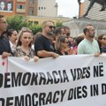 Novinari u Prištini održali protest podrške kolegama sa TV Klan Kosova