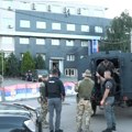 Upola manje policajaca: Izvršena smena kosovskih specijalaca kod opštine u Leposaviću, u Zvečanu mirno (video)