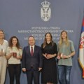 Uručeni diplomatski pasoši odbojkašicama i košarkašima Srbije
