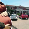 Žena rodila bebu u sanitetu na parkingu ispred doma zdravlja u Bogatiću: "Ovo je božje delo"