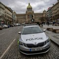 Užas u Pragu: Muškarac nožem napao grupu ljudi na pumpi, povređene dve osobe
