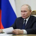 Putin: Rusija mora da živi i da jača u uslovima borbenih dejstava