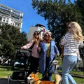 Anđelka nosi ćerku u naručju, Branka Pujić šeta unuka: Deca naših glumica su prava senzacija gde god se pojave (foto)
