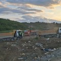 Lokalizovan požar na gradskoj deponiju u Kraljevu: Vatrogasci brzo reagovali, ekipe će dežurati celu noć (video)