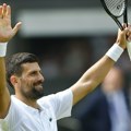 FOTO Novak koji pumpa osvanuo usred Beograda uz posebnu poruku za „ćacije“