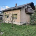 Ljudi oduševljeni Acinom ponudom! Kuću od 150 kvadrata povoljno prodaje: Uz nju dobijate voćnjak i pomoćne objekte