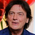 Здравко Чолић натапиране косе: Певачу лаком сређују фризуру, испливала никад виђена фотка из бекстејџа