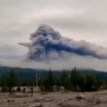 Vulkan Šiveluč izbacio pepeo opasan po avio-saobraćaj