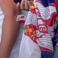 (VIDEO) Da li su navijači BiH oteli ili vratili zastavu Srbije?