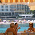 Nemci sabrali koliko košta letovanje u Hrvatskoj: Lignje 25 evra, Aperol 11, a tek cena obične palačinke