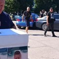 Cvetanović godinama odbija formiranje Fonda za lečenje dece, a u kutiju za pomoć ubacio 100 evra pred kamerama – VIDEO