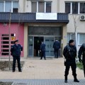 Kosovska policija: Maloletnik pokazivao noževe drugoj deci, saslušan, noževi oduzeti