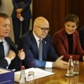 RIK-u podneta prva izborna lista: Vučević je doneo sa funkcionerima stranke i koalicionim partnerima