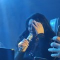Potresne scene sa nastupa: Dragana Mirković u suzama, plakala i jecala, pa kleknula na binu: Nakon kraha braka ređaju se…