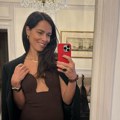 FOTO „Ne može svako da iznese ovu haljinu“: Ana Ivanović u nikad izazovnijem izdanju, provodi se i privlači pažnju