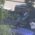 Šok snimak iz Šibenika: Zakucao se u automobil, pa prilikom pokušaja bekstva povredio i policajca!