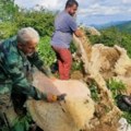 Kad im Miloš napravi frizuru mirne su do sledećeg proleća! On je ovih dana najpopularniji frizer u kraju!