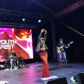 Posle 12 godina na jug Srbije: Ana Nikolić u izazovnom stajlingu sa Nišlijama pevala uglas (foto)
