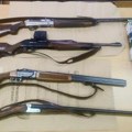 Velika zaplena oružja na Cetinju: Upali mu u stan, pa otkrili ogromne količine municije i pušaka