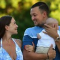 Prve fotografije Uroša Živkovića sa porodicom! Suprugu i sina odveo na egzotičnu destinaciju, pa oduševio prizorom